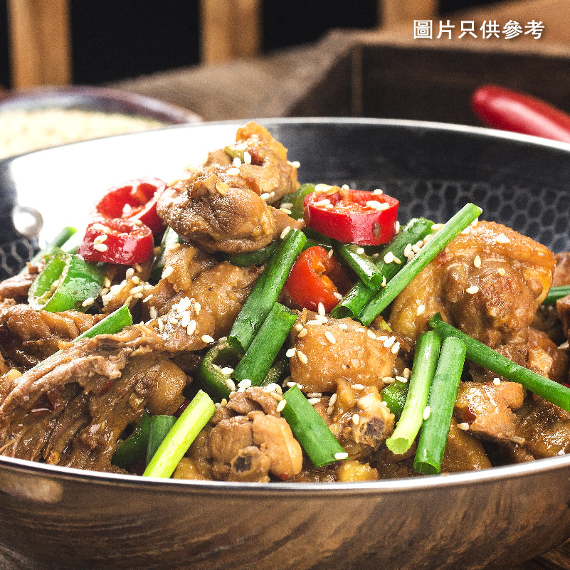F8. 惹味雞煲(錫紙盤)1隻